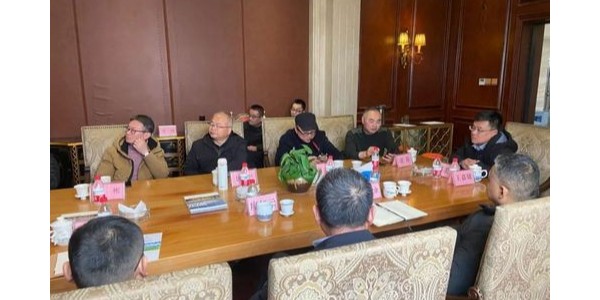 成都新農(nóng)村建設(shè)服務(wù)業(yè)發(fā)展論壇交流會(huì)成功舉辦！胡林副會(huì)長(zhǎng)的專(zhuān)題分享與蔣美榮會(huì)長(zhǎng)總結(jié)！
